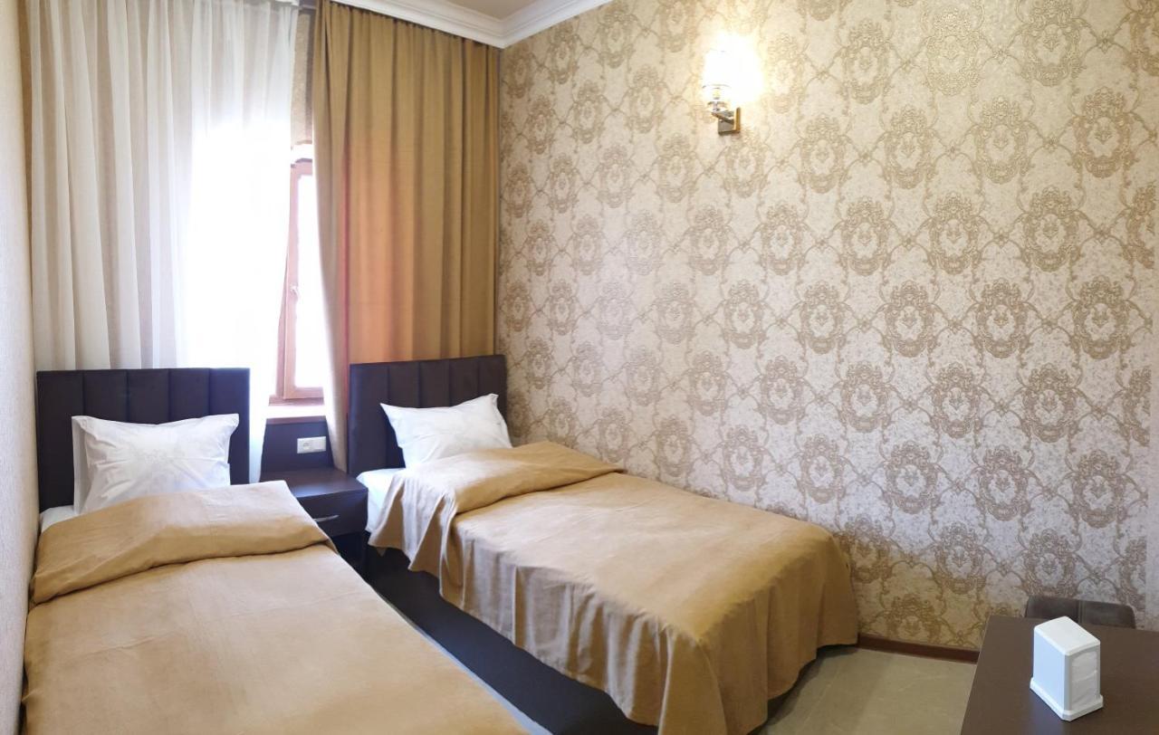 Khrchit Hotel Martuni ภายนอก รูปภาพ