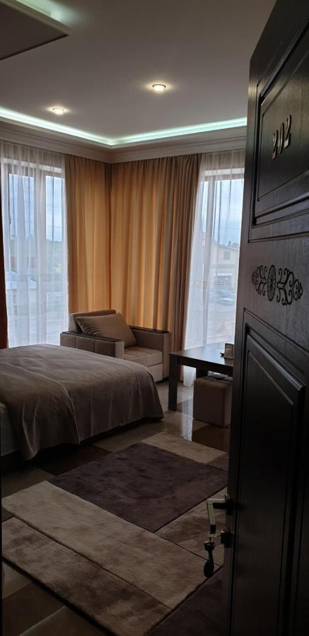 Khrchit Hotel Martuni ภายนอก รูปภาพ