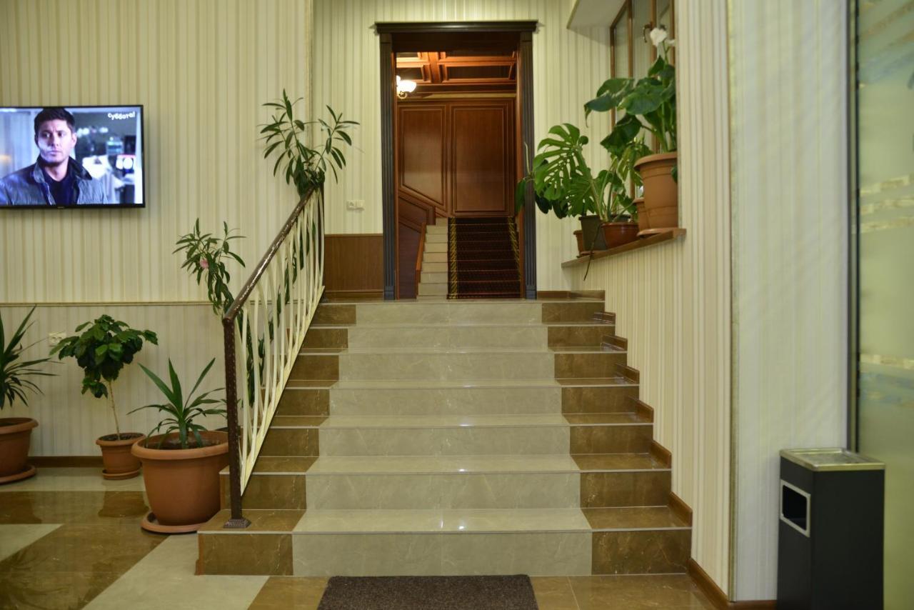 Khrchit Hotel Martuni ภายนอก รูปภาพ