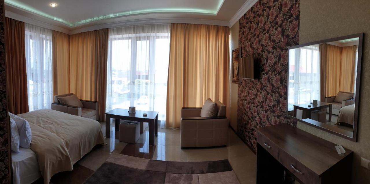 Khrchit Hotel Martuni ภายนอก รูปภาพ